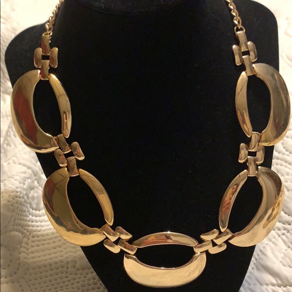 Vintage style necklace gold tone